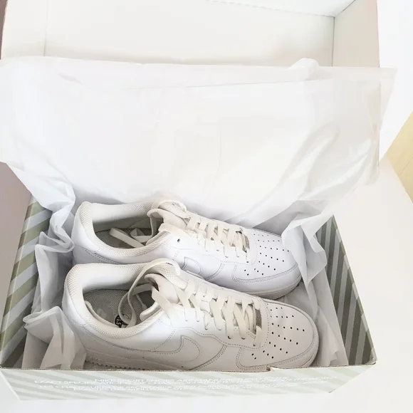 Nike Men Air Force One Low All White 2024 Sneakers Size 10.5 - Picture 6 of 7